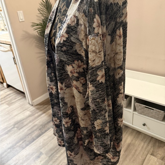 Torrid Womens 3 Black Floral Long Sleeves Slub Ca - Picture 2 of 5